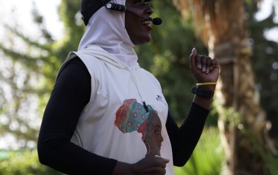 شكل انثوي متناسق في البيت تحدي إبراز مناطق الأنوثة (أونلاين)